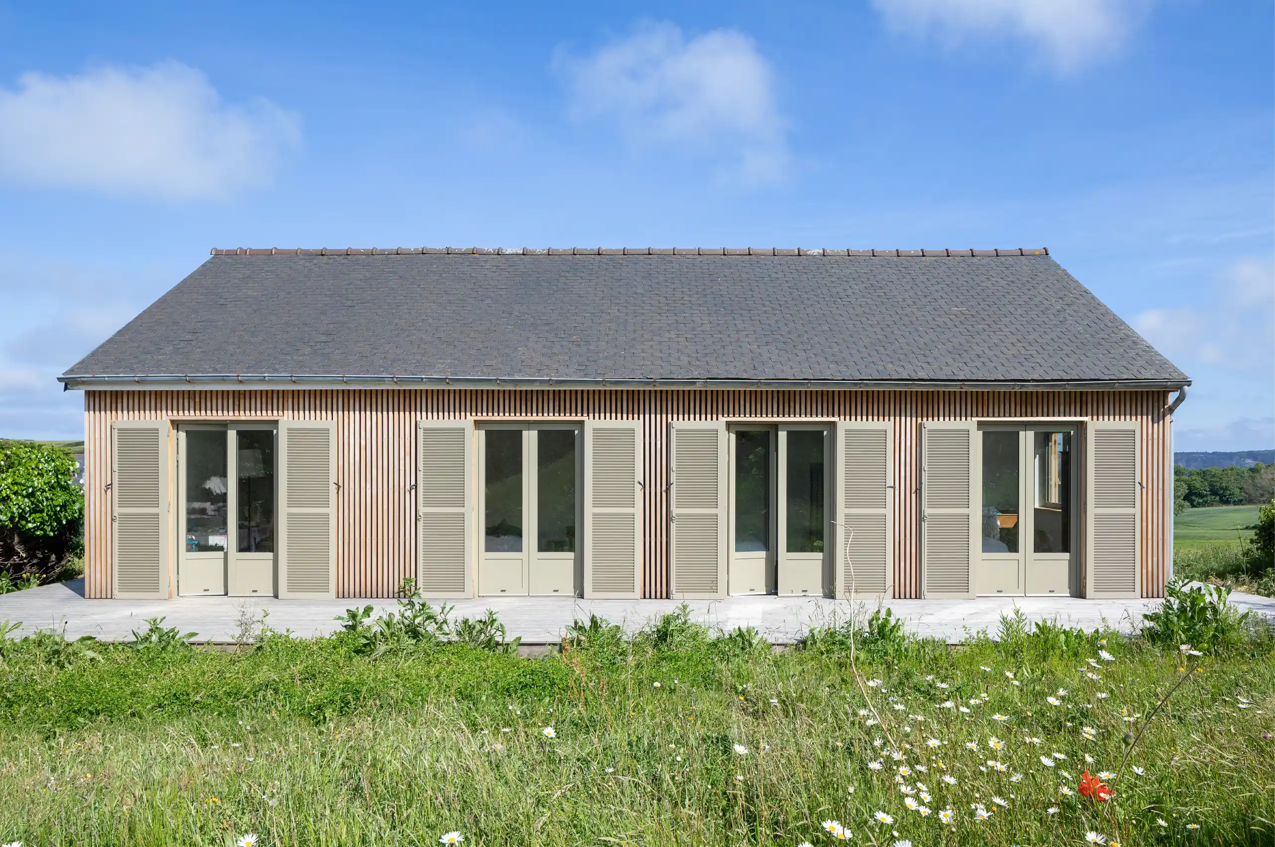 3-projet-maison-terre-erquy-cotes-d-armor-22-bodenezlegallasalle-architectes-rennes-bretagne-2560×1700